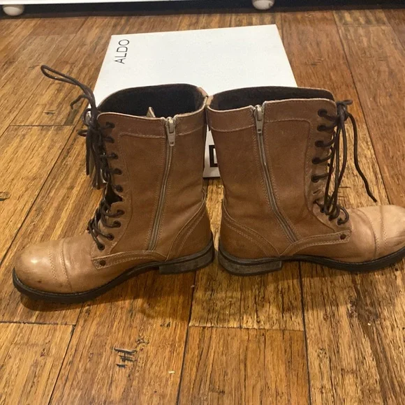 Women’s Tan lace up boots - Picture 3 of 11
